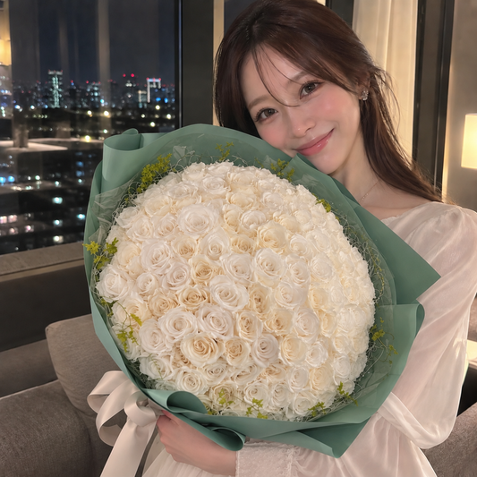 108本のバラ「結婚しよう」（プリザーブド/ ホワイト / ペールブルーラッピング）