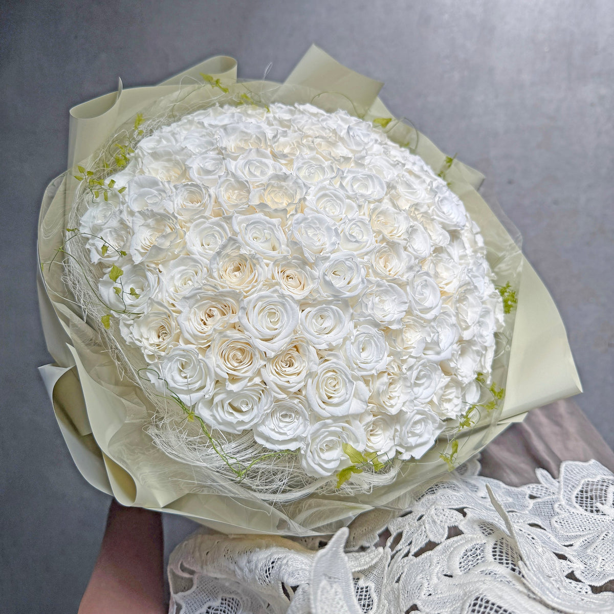 108本のバラ「結婚しよう」（プリザーブド / ホワイト）